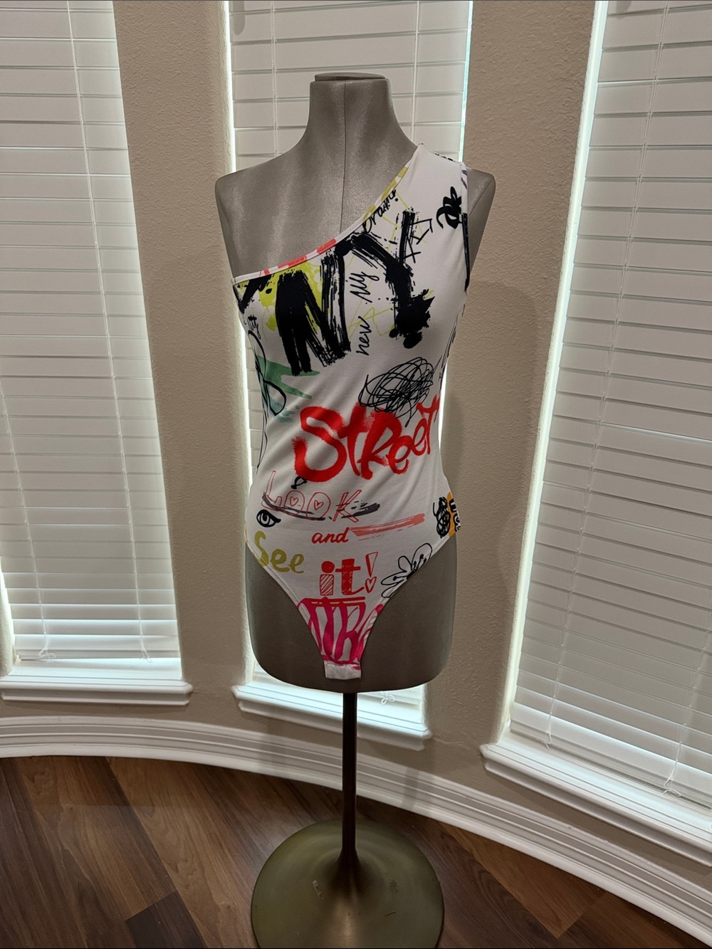 One-Shoulder Graffiti Print Bodysuit - White Multi